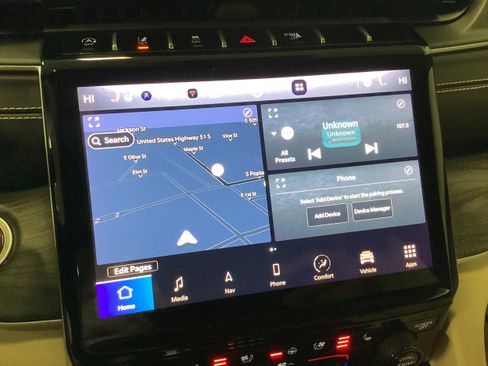 Used 2024 Jeep Grand Cherokee Limited w/ Luxury Tech Group II image 30