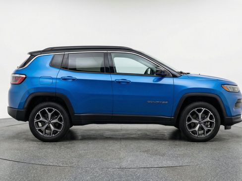 Used 2025 Jeep Compass Limited AWD/4WD image 11