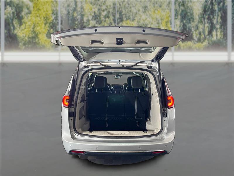 Used 2023 Chrysler Pacifica Touring-L FWD image 13