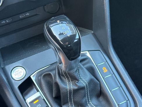 Used 2022 Volkswagen Taos SE image 21