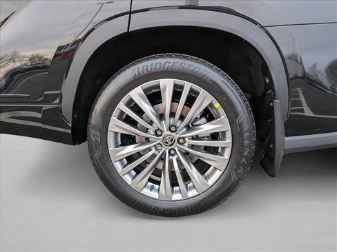 New 2026 Toyota Highlander Platinum image 10