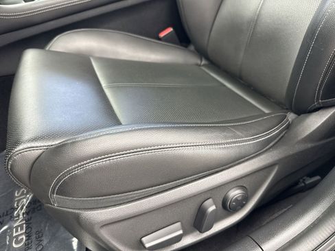 Used 2022 Genesis G70 2.0T image 28