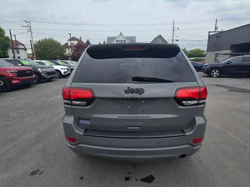 Used 2019 Jeep Grand Cherokee Altitude AWD/4WD image 17