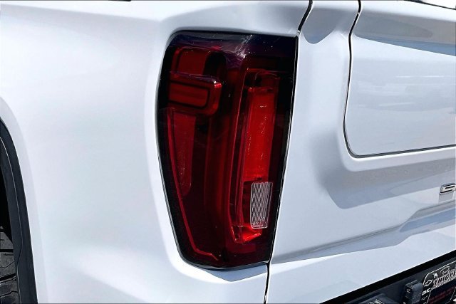 Used 2023 GMC Sierra 1500 SLT w/ SLT Premium Plus Package AWD/4WD image 31