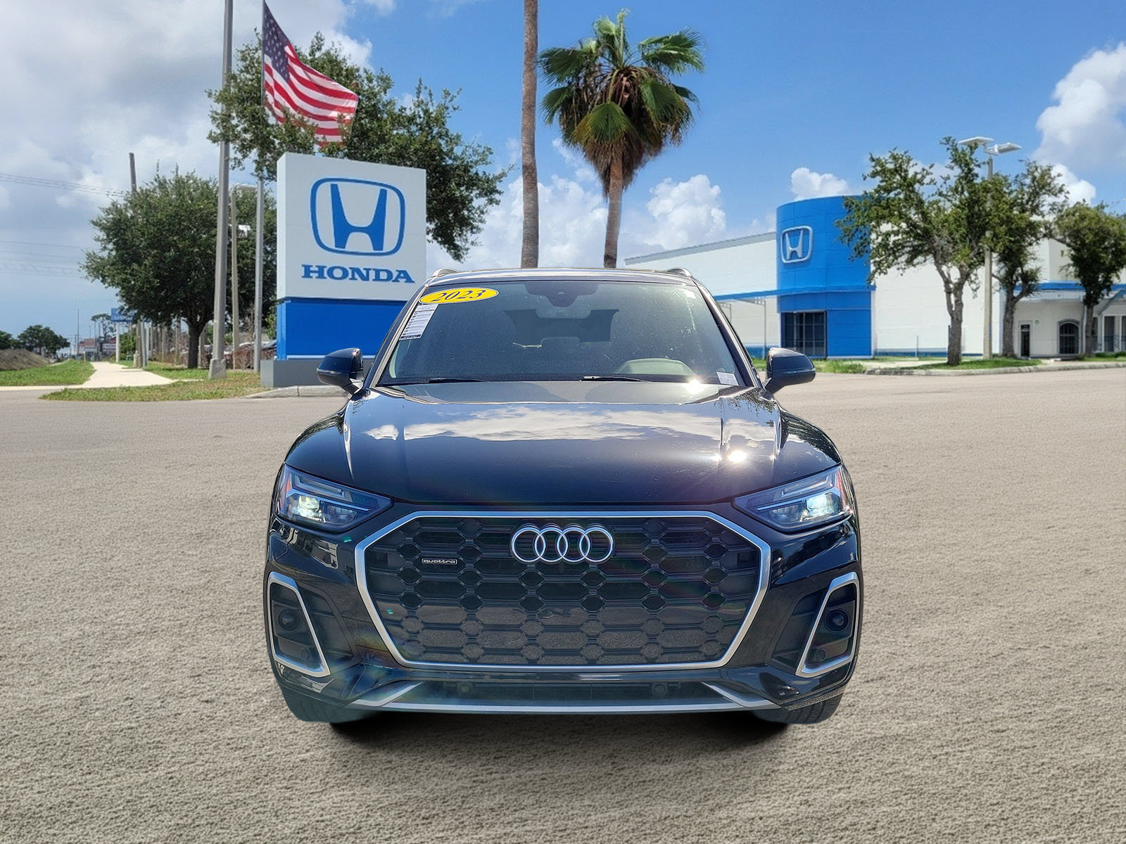 Used 2023 Audi Q5 2.0T Premium w/ Convenience Package AWD/4WD image 2