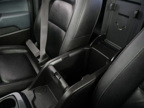 Used 2019 Chevrolet Colorado Z71 w/ Z71 Midnight Edition AWD/4WD image 34