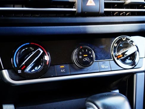 Used 2021 Kia Seltos S image 16