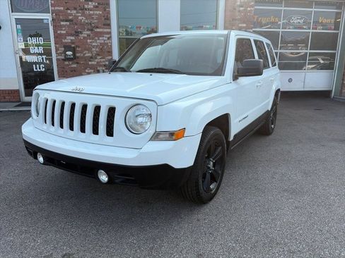 Used 2016 Jeep Patriot Latitude FWD image 1