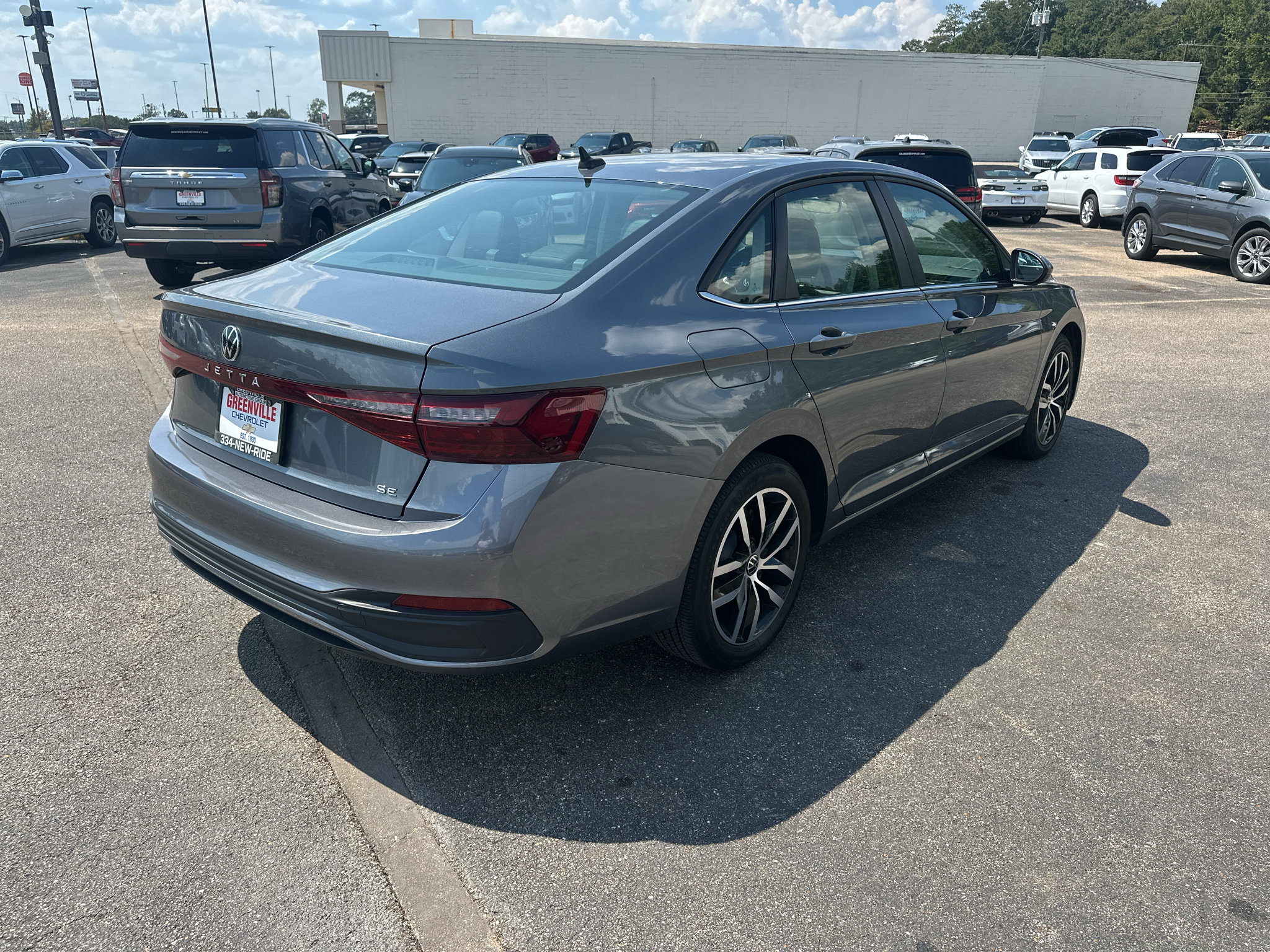 Used 2025 Volkswagen Jetta SE FWD image 3