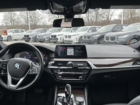 Used 2017 BMW 540i xDrive image 30