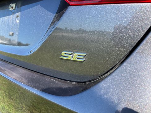 Used 2023 Toyota Camry SE FWD image 4