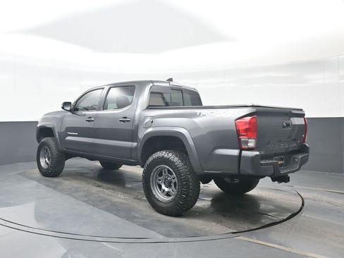 Used 2017 Toyota Tacoma TRD Sport w/ Tow Package (A/T) AWD/4WD image 4
