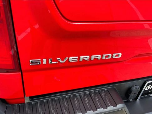 Used 2021 Chevrolet Silverado 1500 LT Trail Boss w/ Convenience Package II AWD/4WD image 19