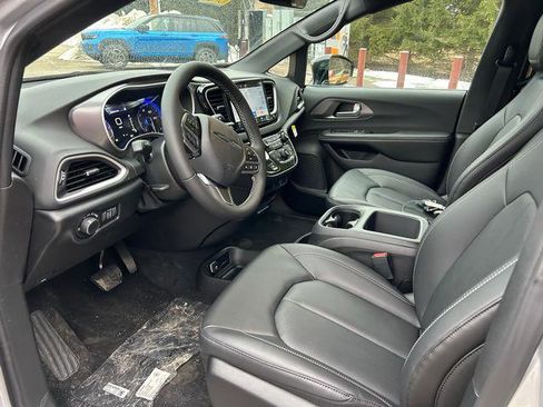 New 2026 Chrysler Voyager LX image 8
