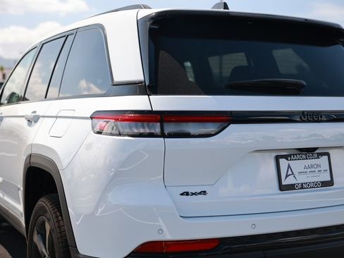 New 2025 Jeep Grand Cherokee Limited image 10