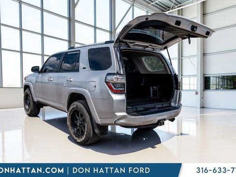 Used 2020 Toyota 4Runner SR5 Premium w/ Moonroof Package AWD/4WD image 33