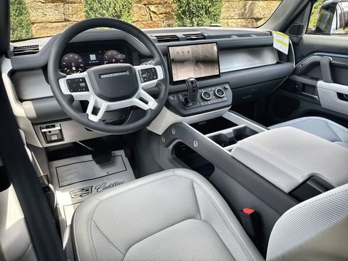 Used 2025 Land Rover Defender 110 S AWD/4WD image 13