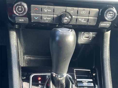 Used 2024 Jeep Compass Latitude image 23