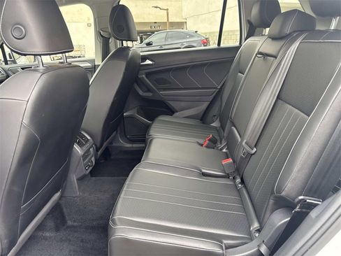 Used 2022 Volkswagen Tiguan SE image 15
