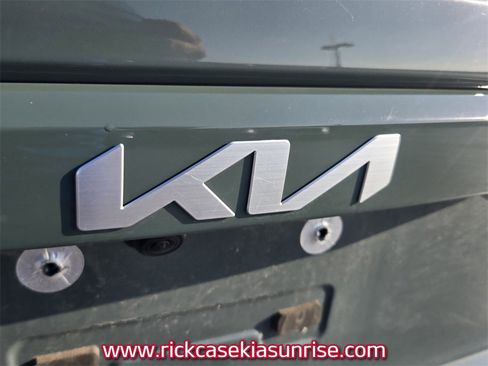 Used 2023 Kia Niro EX image 9