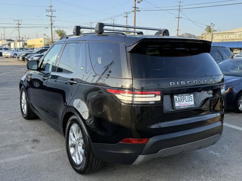 Used 2018 Land Rover Discovery SE image 8