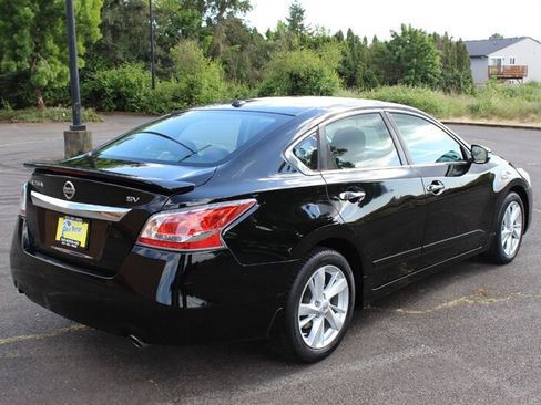 Used 2015 Nissan Altima 2.5 SV w/ Convenience Package FWD image 4