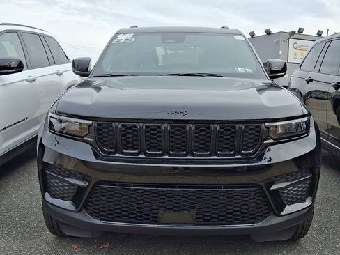 New 2025 Jeep Grand Cherokee Altitude image 2