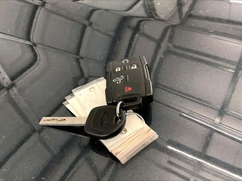 Used 2020 Chevrolet Silverado 1500 Custom w/ Custom Value Package image 9