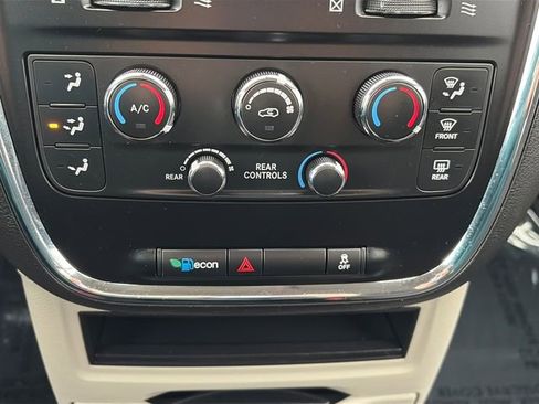 Used 2018 Dodge Grand Caravan SE w/ UConnect Hands-Free Group image 47