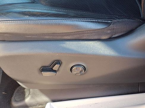 Used 2020 Chrysler Pacifica Touring-L Plus image 4