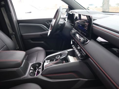 Certified 2024 Chevrolet Colorado Z71 w/ LPO, Dark Essentials Package image 18