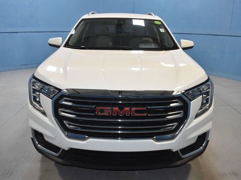 Used 2024 GMC Terrain SLT image 23
