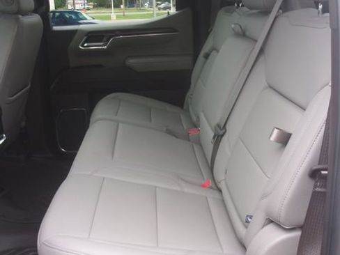 Used 2024 Chevrolet Silverado 1500 LTZ AWD/4WD image 31
