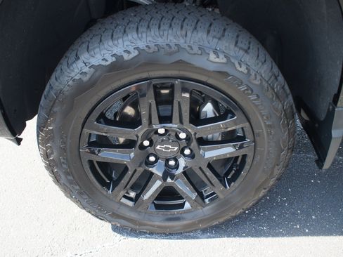 Used 2025 Chevrolet Silverado 1500 LT Trail Boss w/ Convenience Package II AWD/4WD image 28