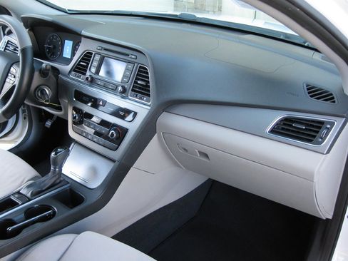 Used 2015 Hyundai Sonata SE w/ Option Group 02 image 33