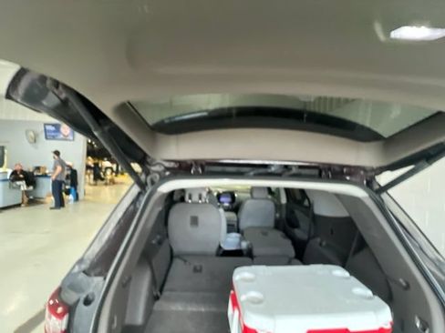Used 2018 Chevrolet Traverse Premier AWD/4WD image 19
