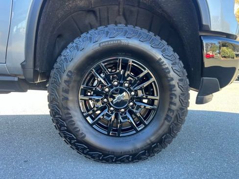 Used 2025 Chevrolet Silverado 2500 ZR2 w/ Technology Package AWD/4WD image 5