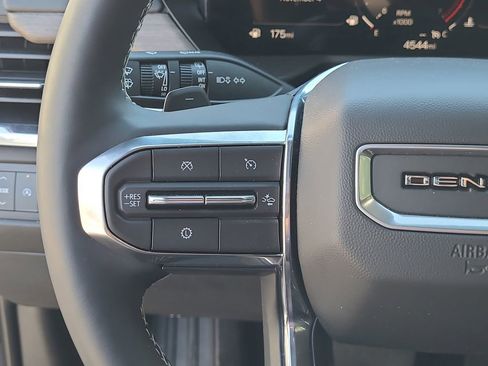 Used 2025 GMC Acadia Denali image 28