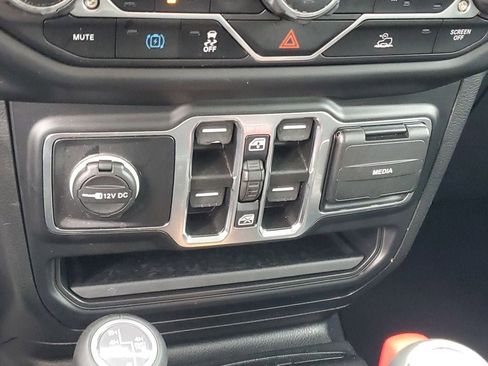 Used 2023 Jeep Wrangler Unlimited Sahara w/ Cold Weather Group image 19