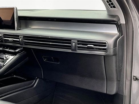 Used 2022 Lincoln Corsair AWD w/ Equipment Group 101A image 17