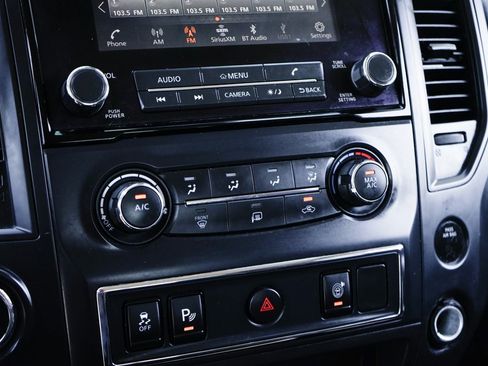 Used 2022 Nissan Titan SV image 29