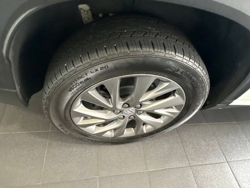 Used 2025 Buick Enclave Preferred FWD image 3