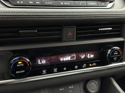 Used 2025 Nissan Rogue SV image 16