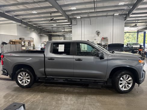 Used 2021 Chevrolet Silverado 1500 Custom AWD/4WD image 2
