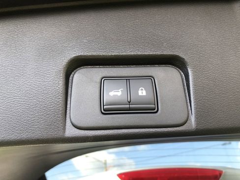 Used 2025 Nissan Rogue SV image 10