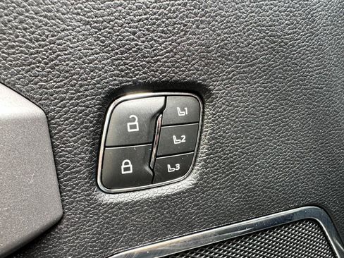 Used 2021 Ford F250 Lariat w/ Lariat Ultimate Package AWD/4WD image 10
