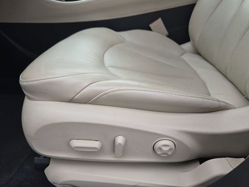 Used 2020 Buick Envision Essence w/ LPO, Cargo Package FWD image 31