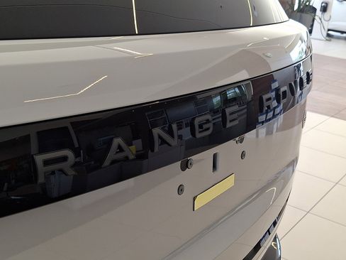 New 2026 Land Rover Range Rover SV AWD/4WD image 22