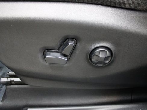 Used 2020 Chrysler Pacifica Touring-L Plus w/ S Appearance Package image 13