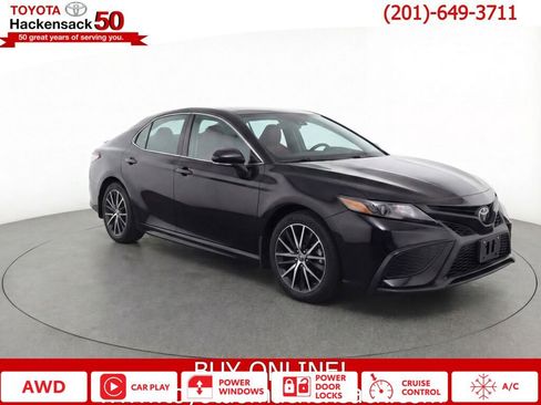 Used 2023 Toyota Camry SE image 1